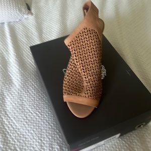 Vince Canute Sandals